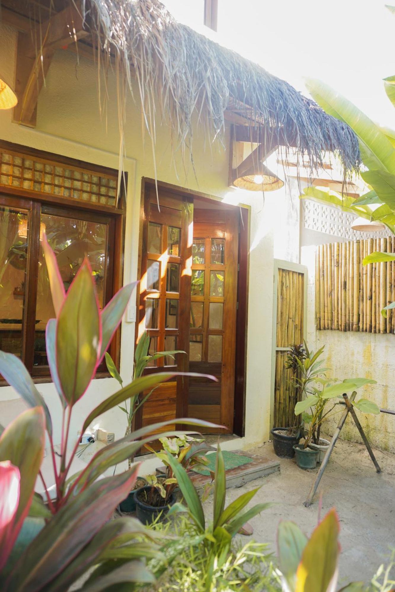 Greenhouse Siargao Roadside Boutique Apartments General Luna  Exterior photo
